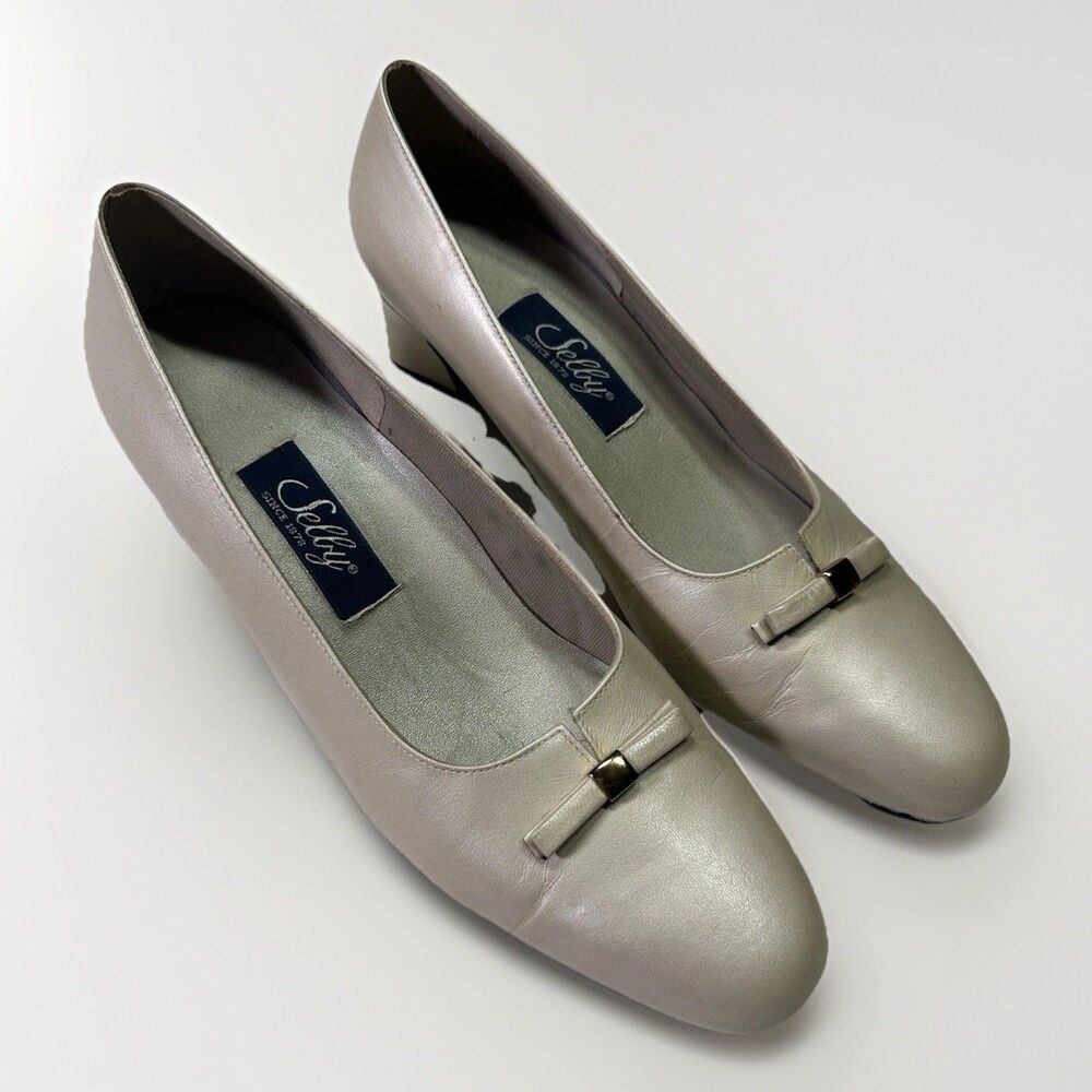 VTG Selby Comfort Flex Nude Leather Pumps | Size 8.5 AA Bow Detail Heels